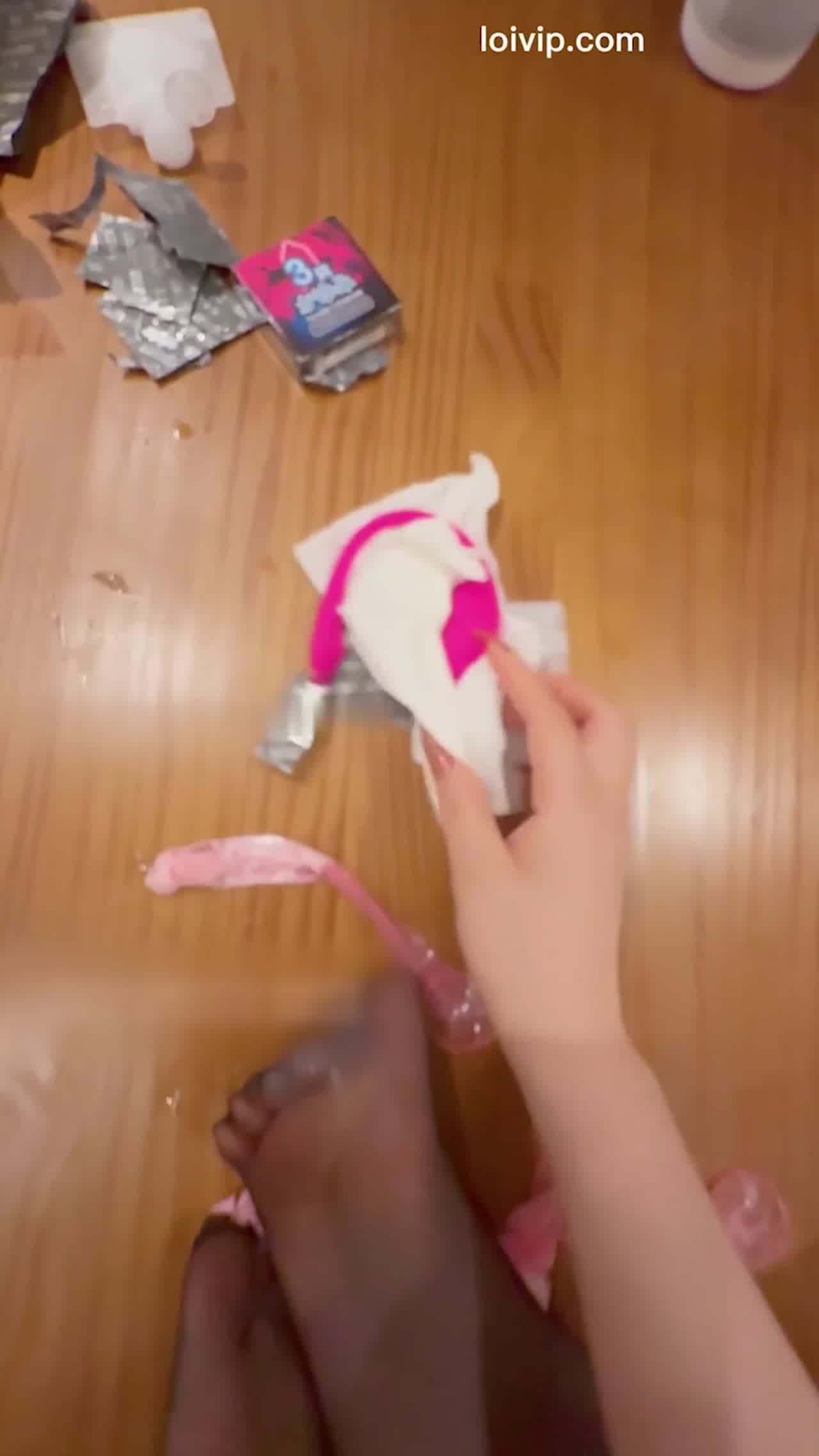  萝次元身上都是白浆 而且身材超粉 又涩～ 的剧照5