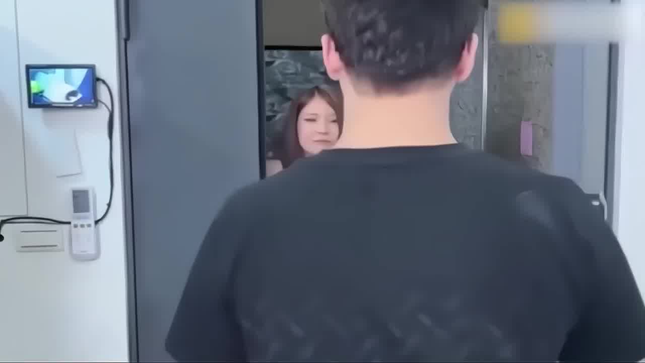  等一下，伱刚在卫生间做什么？跟兄弟偷窥后强迫进行5P 的剧照1