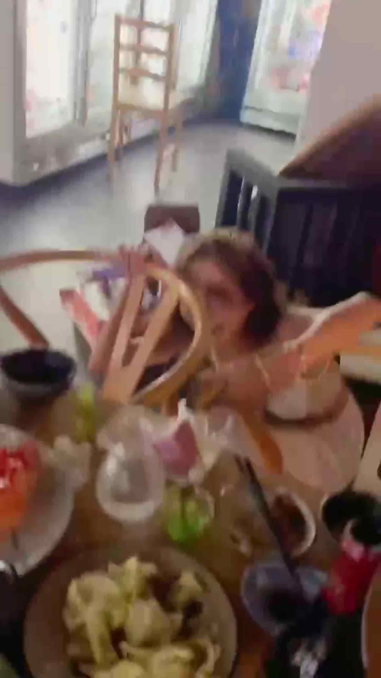  真尼玛小刀划屁股，开了眼 的剧照9