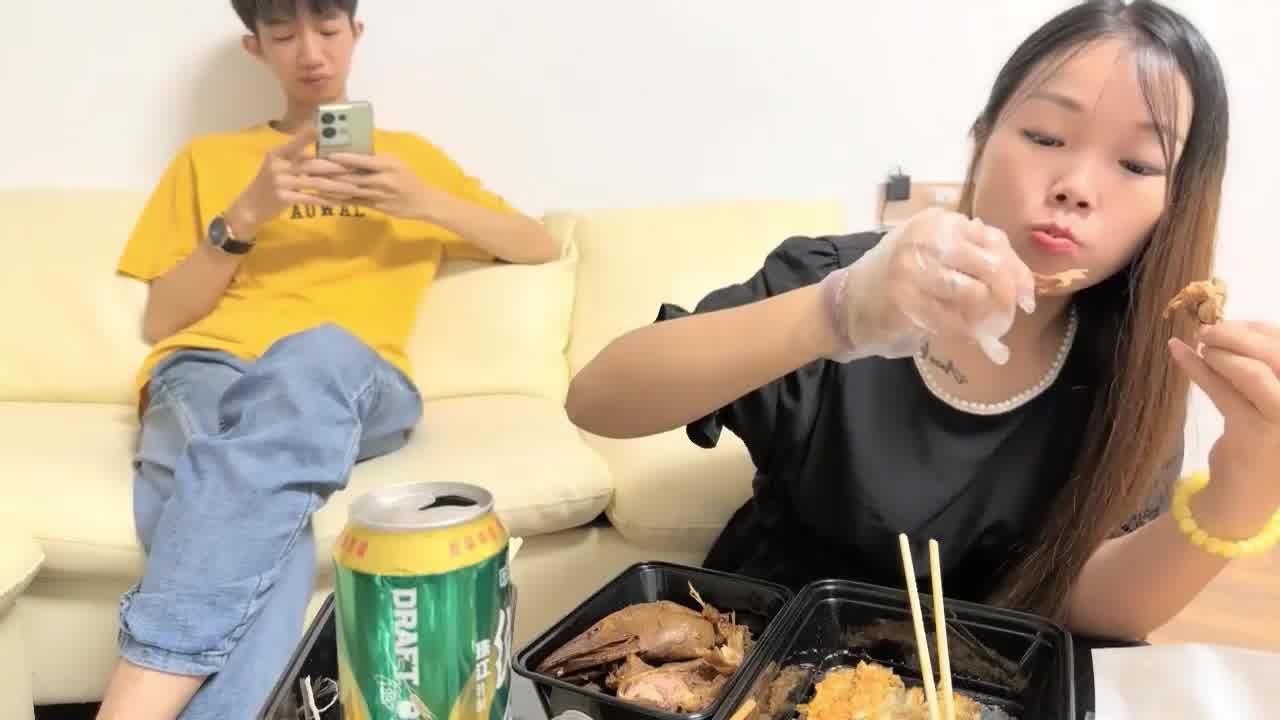  【泡良大神】勾搭良家小姐姐，甜言蜜语，半推半就，被成功插入肉穴，疯狂输出，对白精彩【覆盖全过程】教学 的剧照4