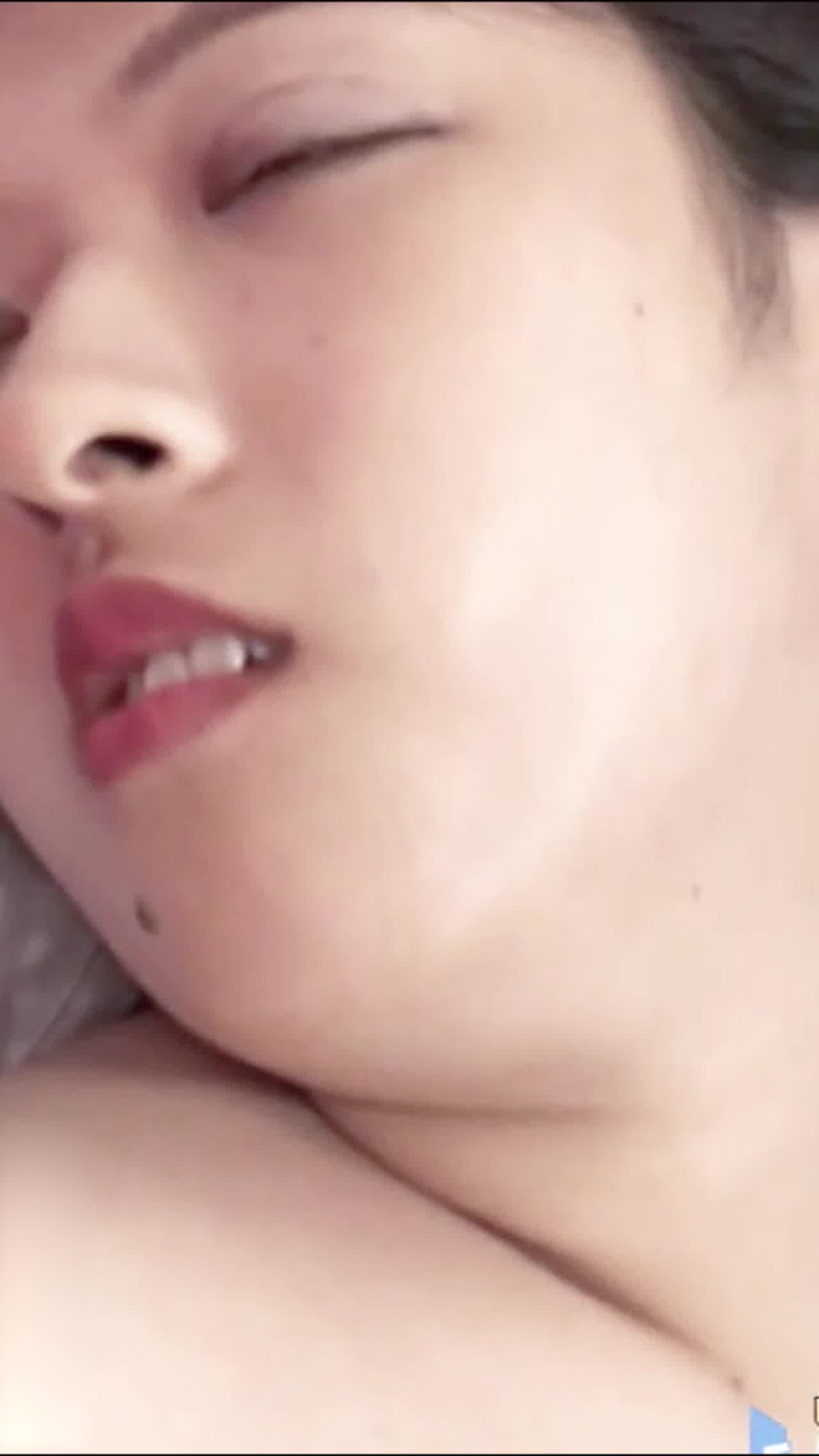  强奸睡梦中的夜店妹无套猛干 的剧照2