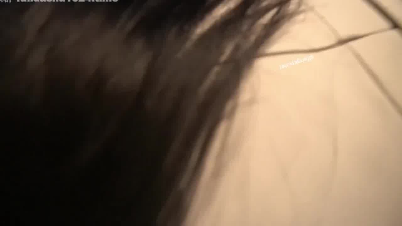  极品少妇找不到老公的车被单男发现跳蛋 直接车震一发 的剧照1