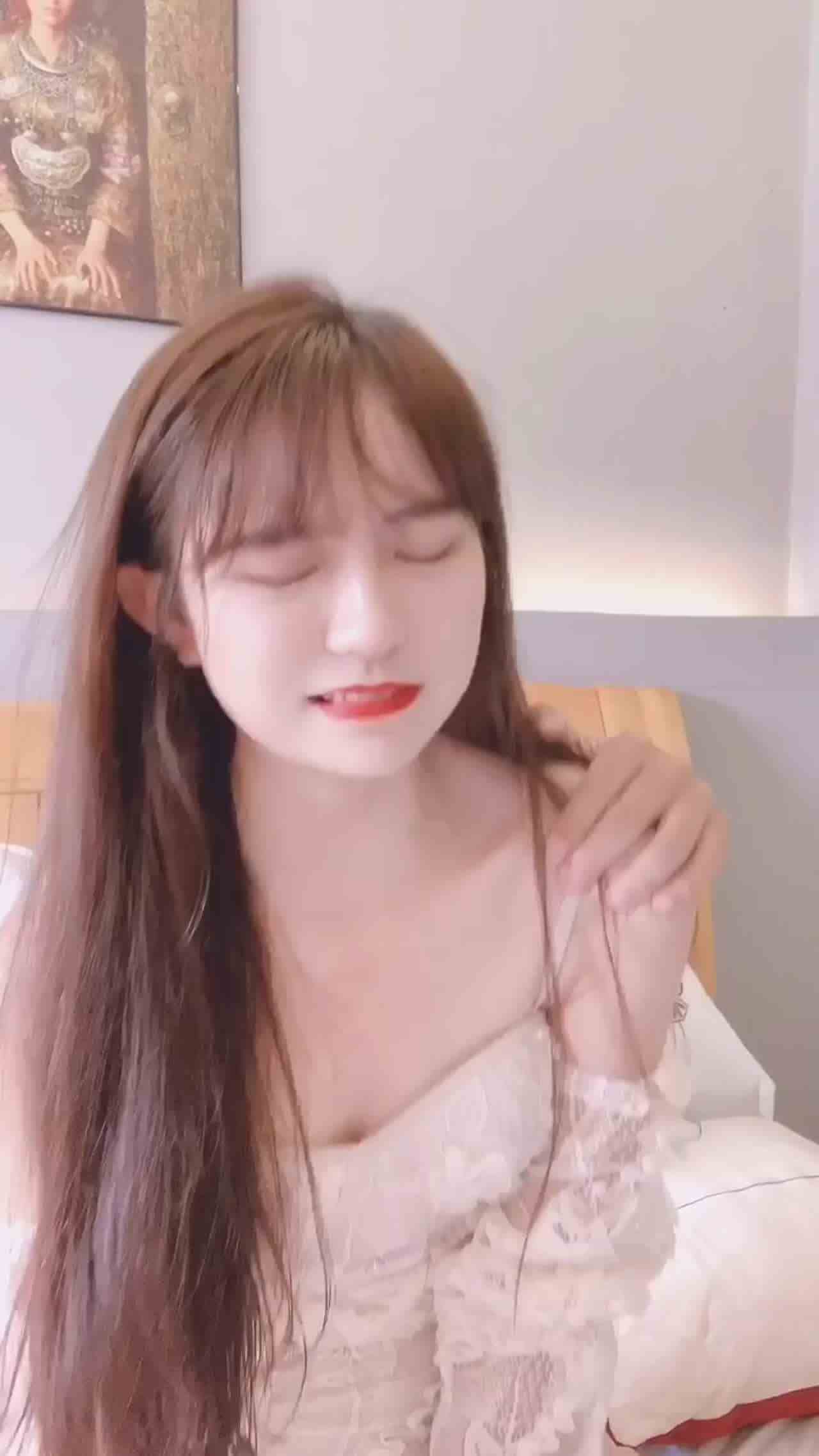  最近非常火的91女神 不见星空 口交短视频 的剧照2