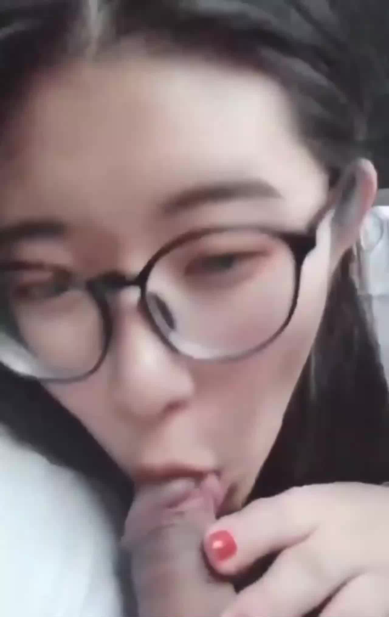  今天车内给小哥哥口交的很刺激哦 的剧照7