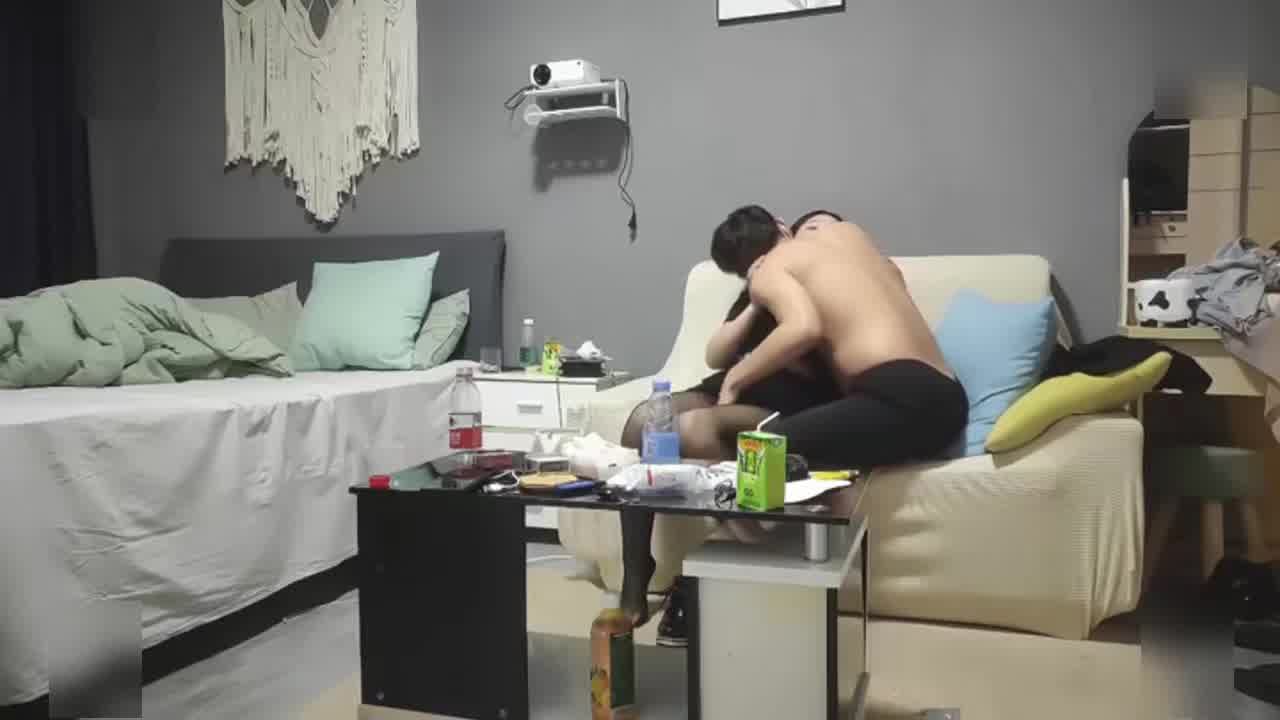  漂亮大奶小姐姐，性格开朗爱笑‘你要观战吗，看也要给钱’，你体力不行啊，吐槽小哥不够猛。 的剧照6