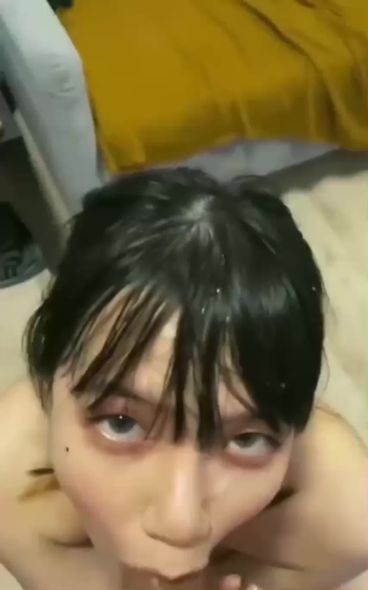  真正的骚货，射精，只需要一个眼神 的剧照5