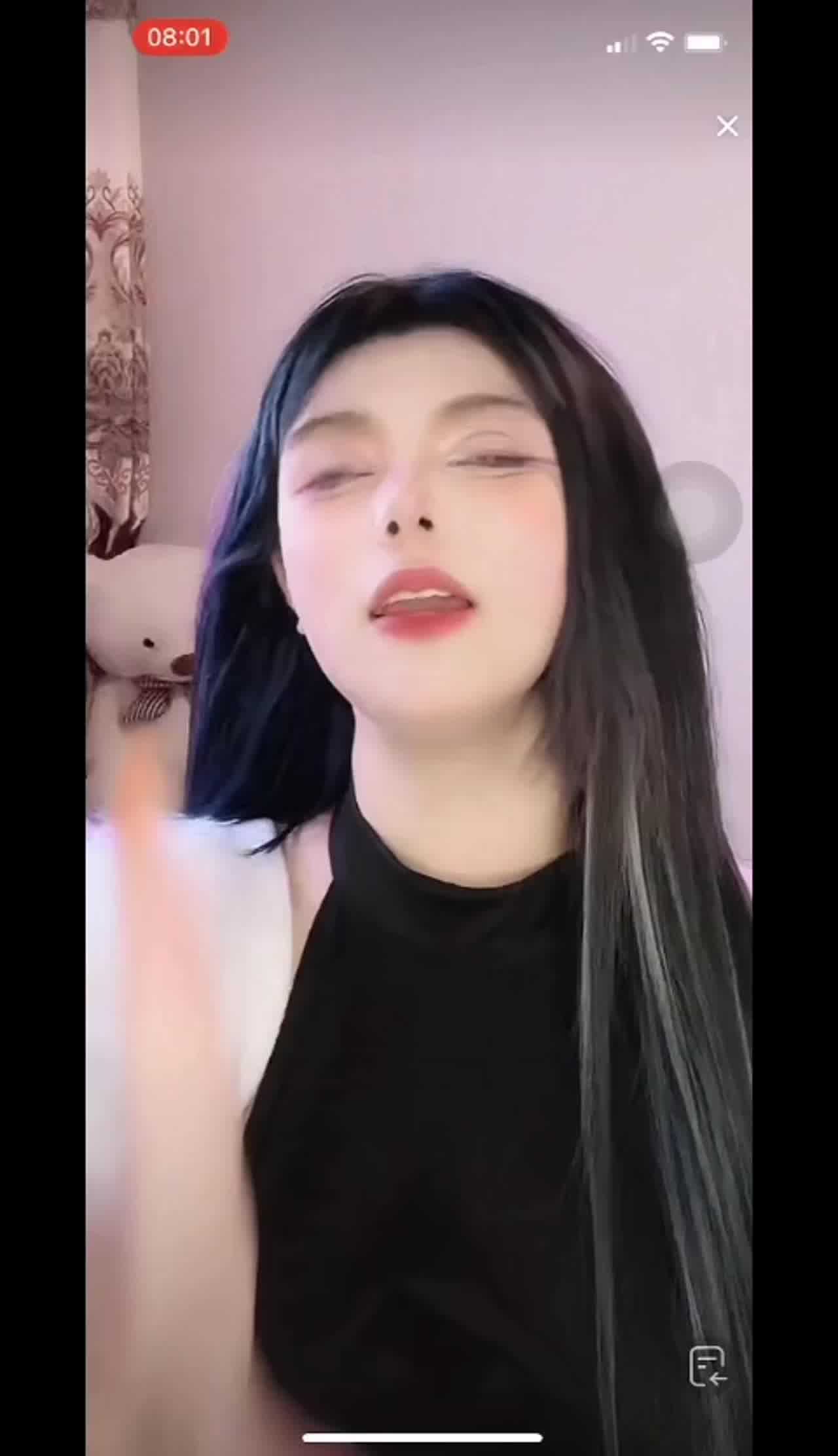  抖音快手露脸走光-颜值美女 的剧照5