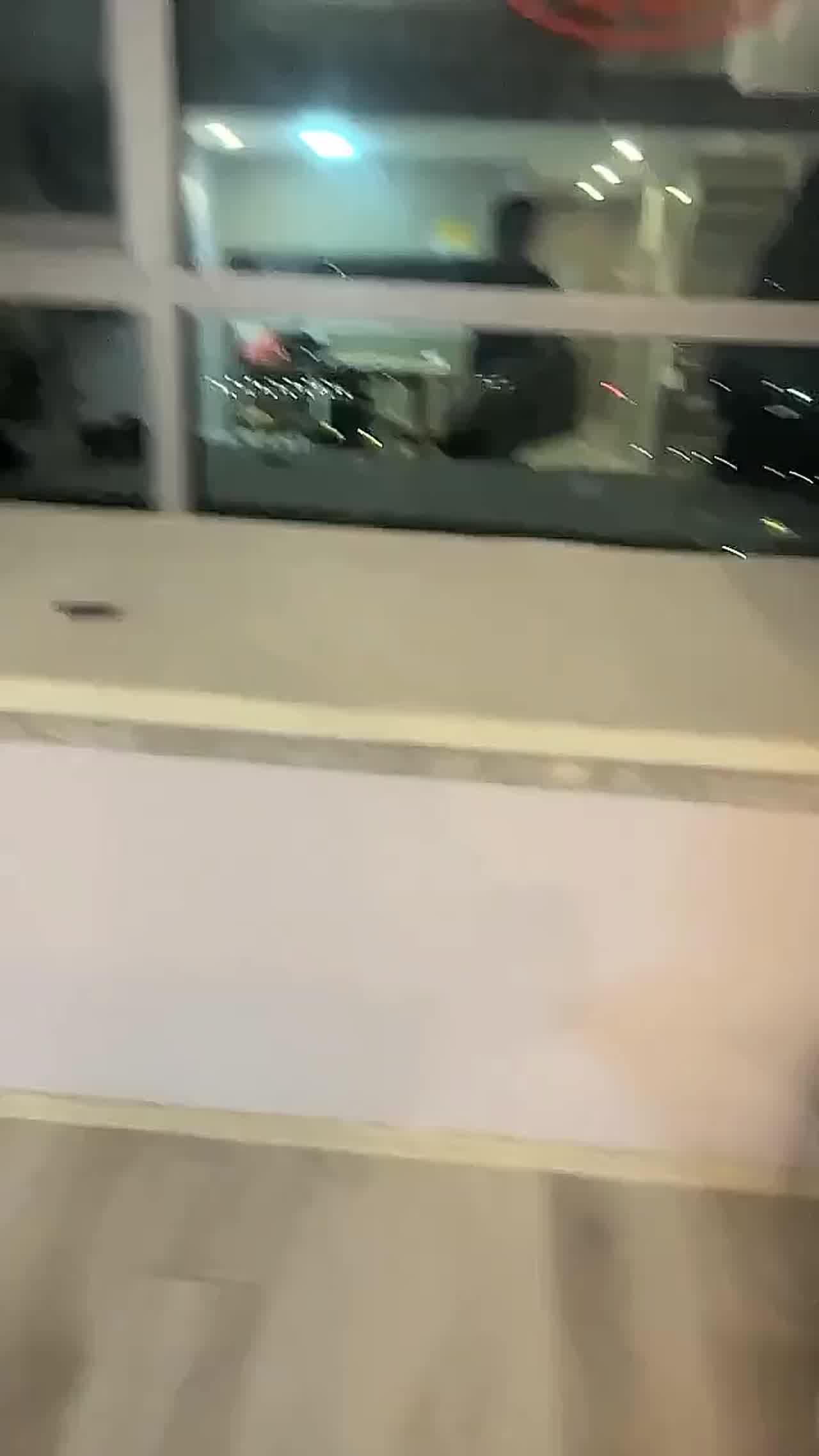  清纯女友找路人直播小伙还有点放不开 的剧照9