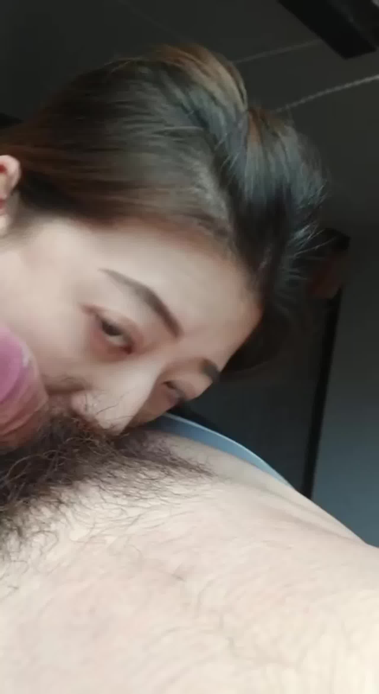  空姐泄密露脸口交 的剧照7