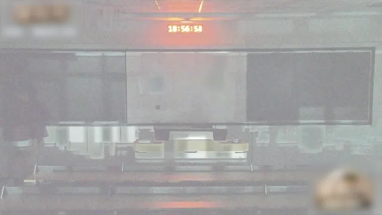  浙江大学北教4217班 情侣在教室做爱被教室监控拍下 监控下两人蹑手蹑脚的样子像你的第一次吗？ 的剧照2