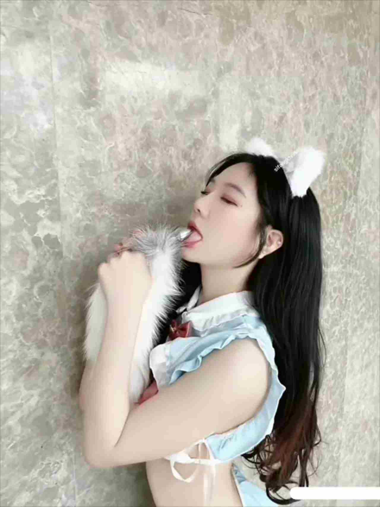  高颜值好身材长发超短裙自插肛塞 的剧照8