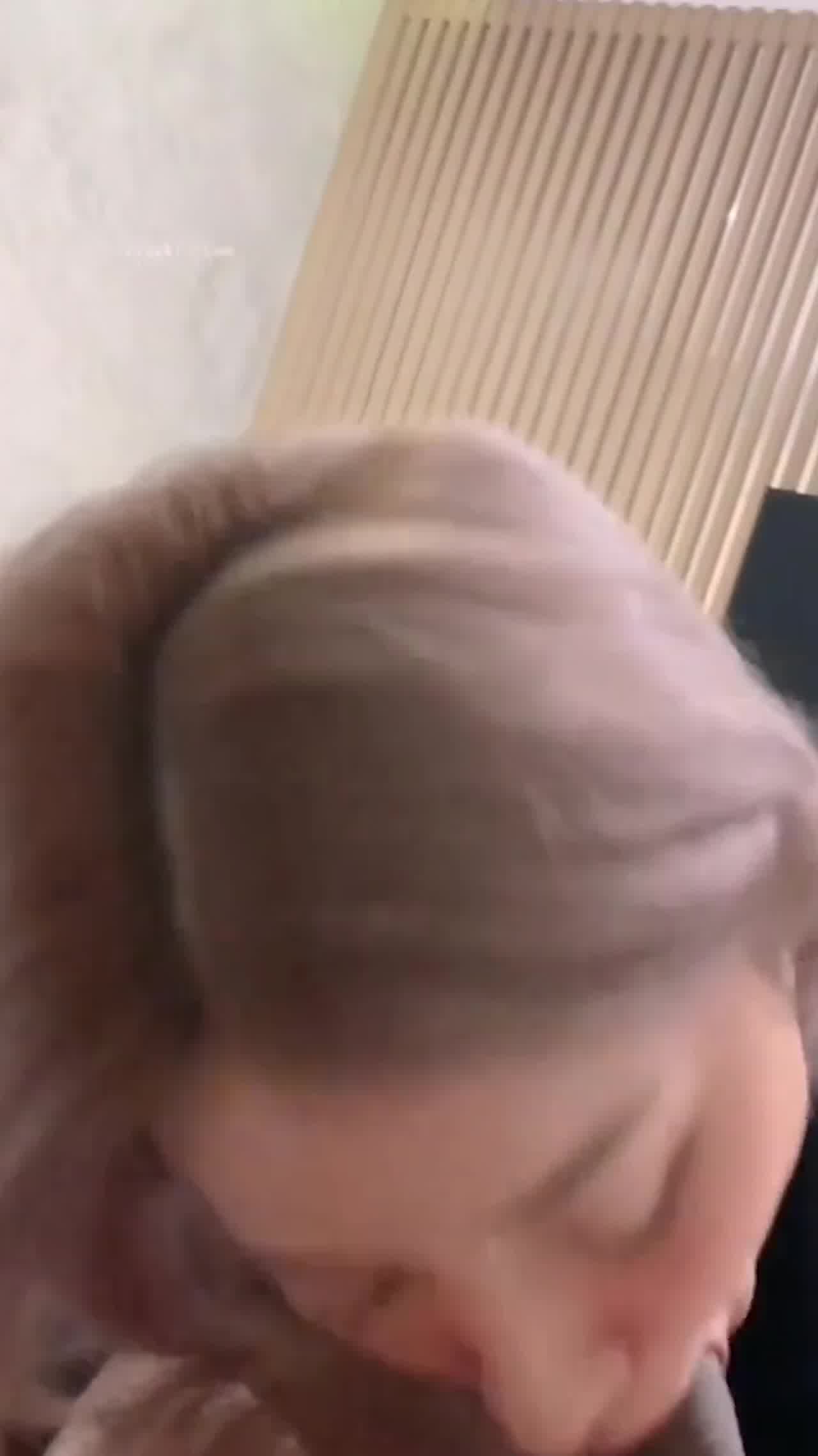  推特网红 babynookie 短发骚妹爱口交 的剧照9