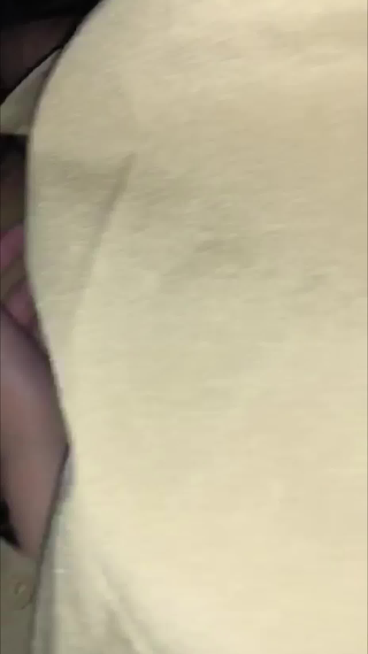  骚逼就是欠干 摇的整个床都是 的剧照8