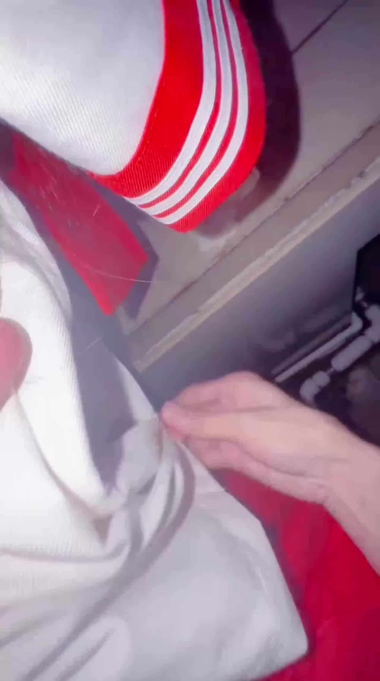  【这么大叫声顶楼听不见吗？】半夜去女友家天台野战，钱也省了逼也操了，还去女友门口接她上天台，胆子真大 的剧照9