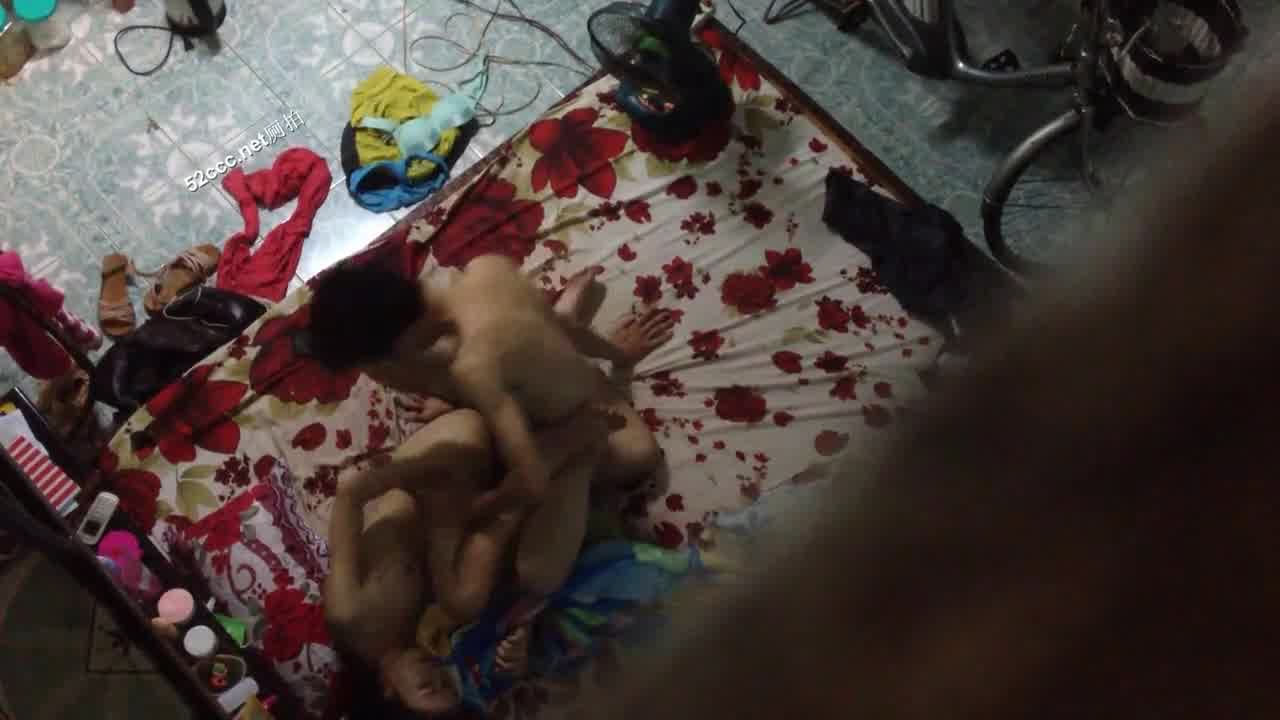  来瞧瞧楼下的男女搞个啥性爱直拍 的剧照7