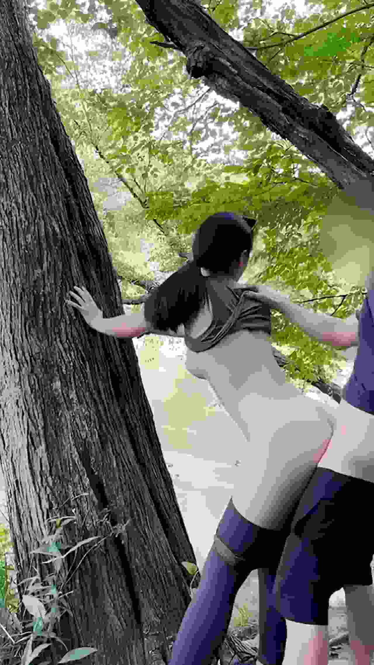  回归大自然，疯狂后入，内射，真刺激 的剧照4