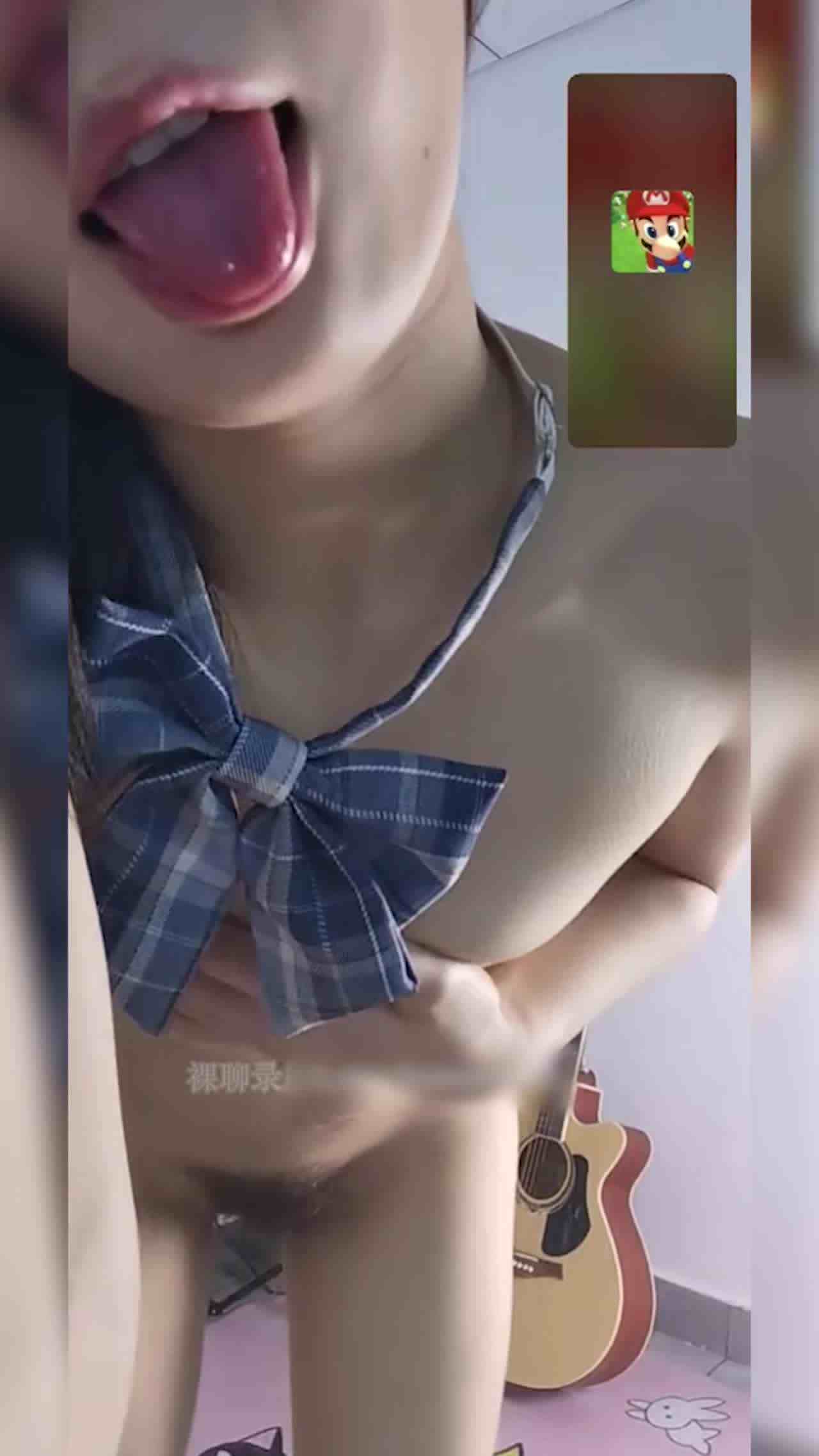  约个学生妹来裸聊 的剧照5