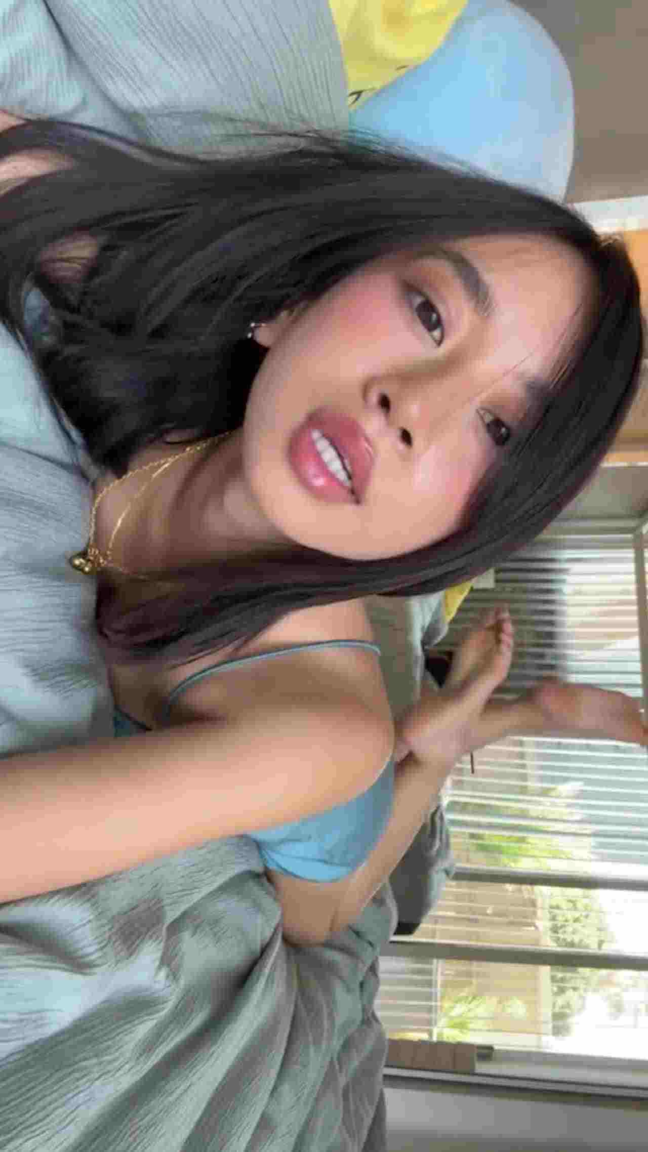  欲望很足的母狗 每天早晨都与男友爱的晨炮 的剧照10