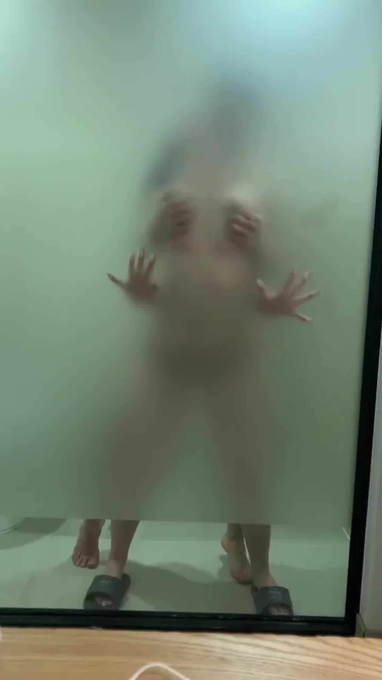  摁在玻璃使劲操 的剧照9