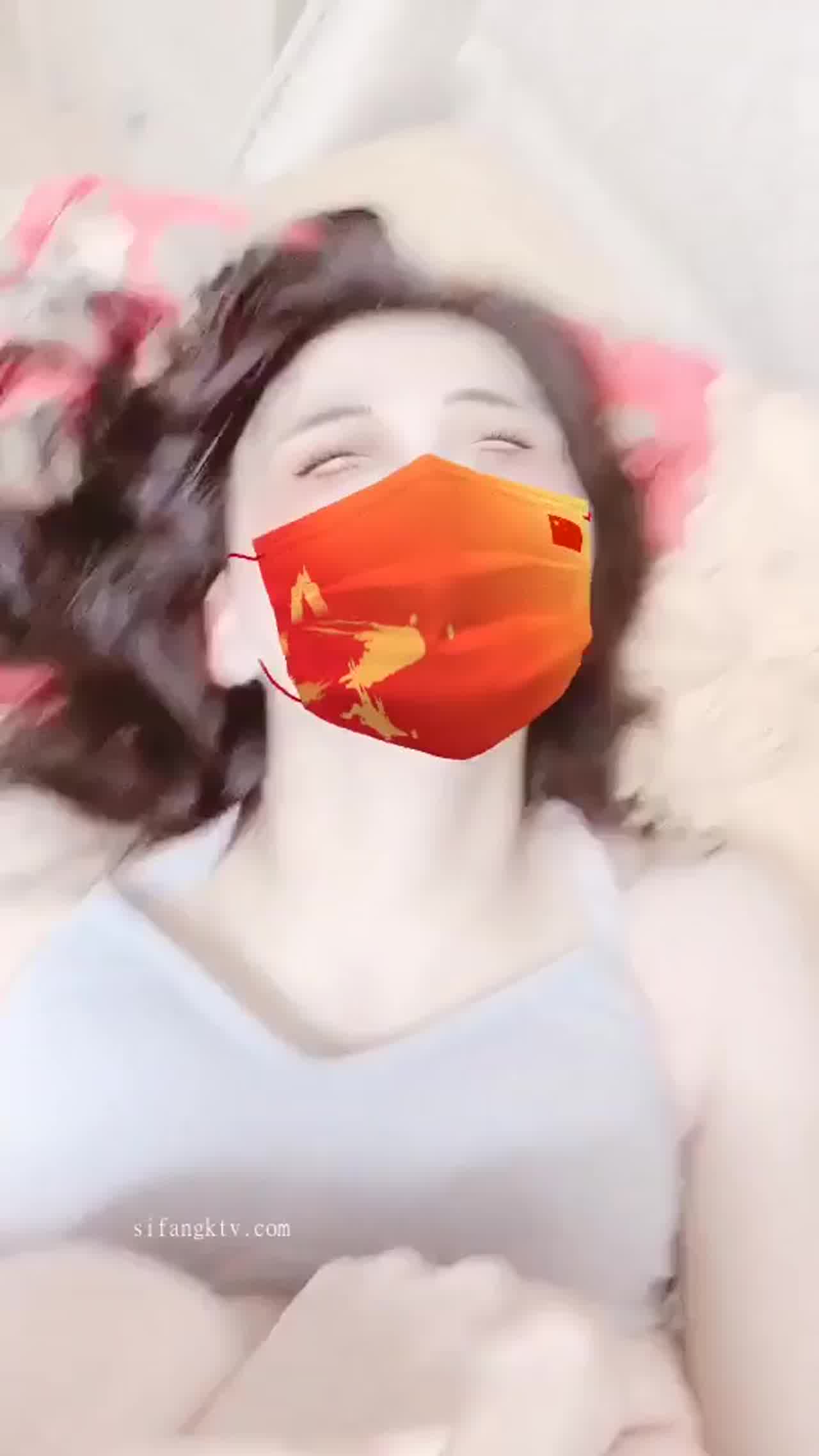  这口罩浪费了这张脸蛋 的剧照6