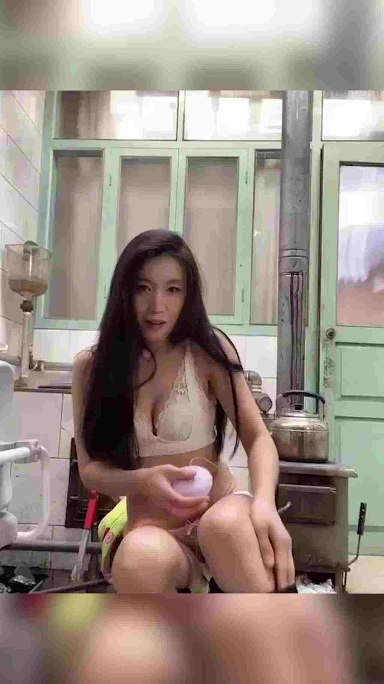  门事件 抖音 王木木山东烟台莱州沙河，烧烤店老板娘  接受指令，没挡住金钱的诱惑  成功出圈 的剧照4