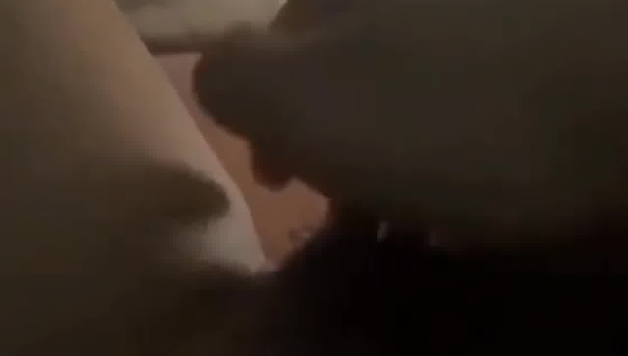  痒的难受，自己扣一下，下面都拉丝了 的剧照4