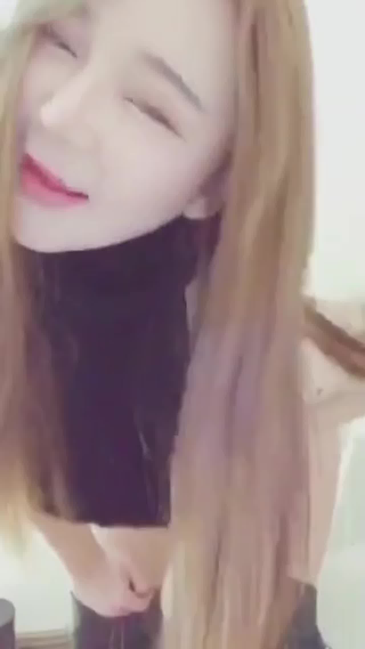  大四学姐的精品自慰 的剧照7