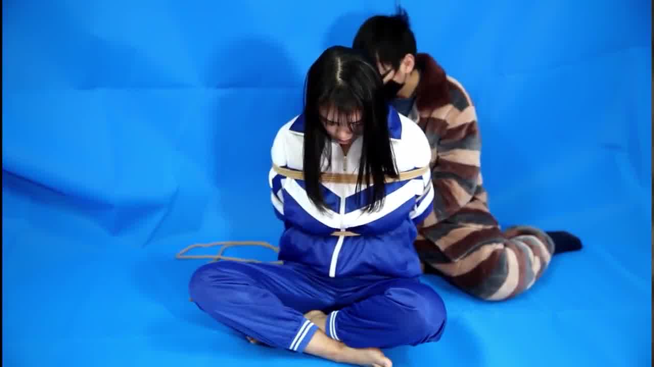  茄子姐夫门大奶橘子原创蓝色校服轻口味调教 的剧照10