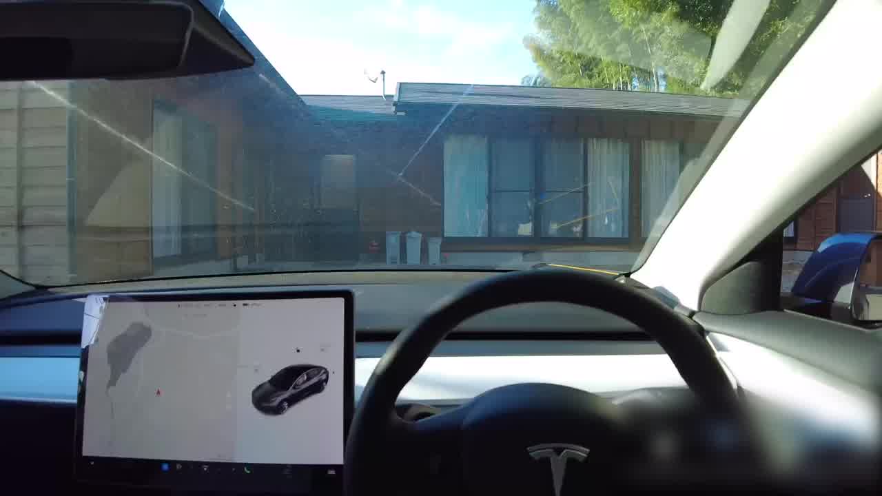  Naomi 巨乳辣妹帮我洗车看到受不了要想来射一发了 的剧照9