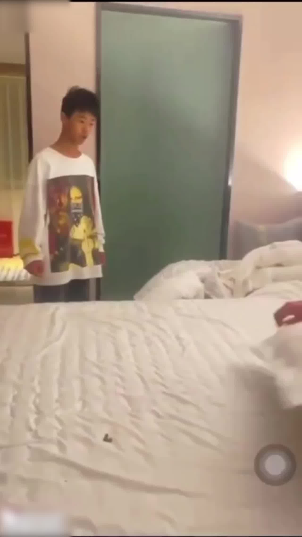  精彩绝伦！抓奸在床 的剧照4