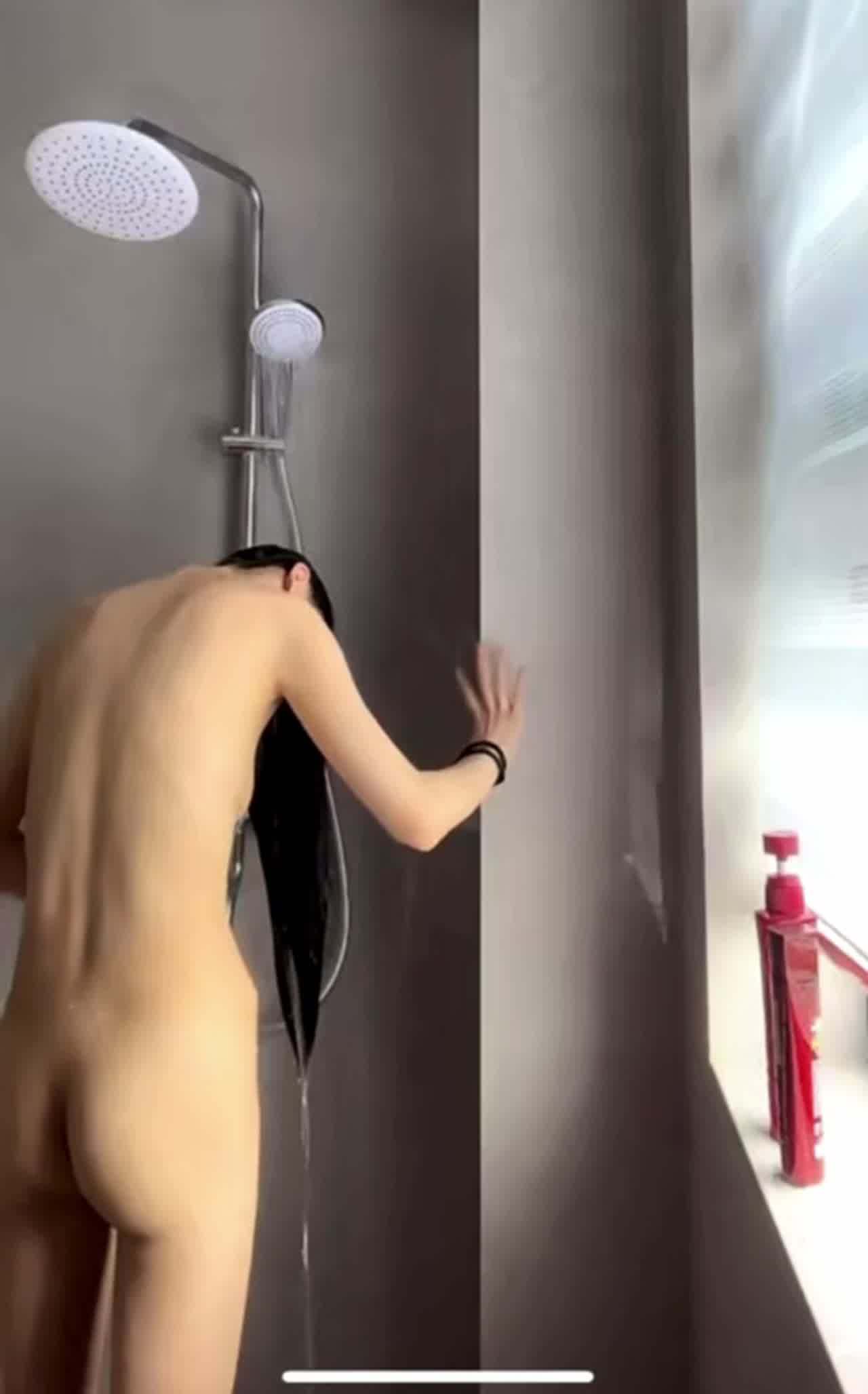  jk小妹下海拍洗澡沐浴 的剧照5