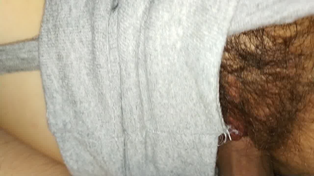  大一小女友的骚逼，欢迎插入，想看更多看相 的剧照2