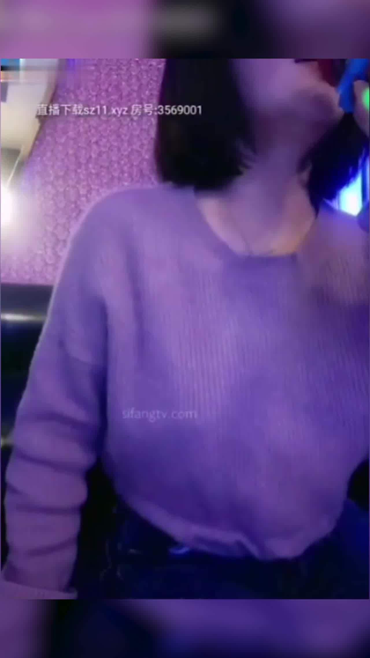  KTV骚女护理妹勾引服务生操骚穴 的剧照2