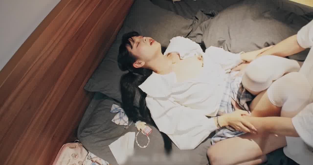  Jk白丝萝利害羞无套时表情超色 的剧照6