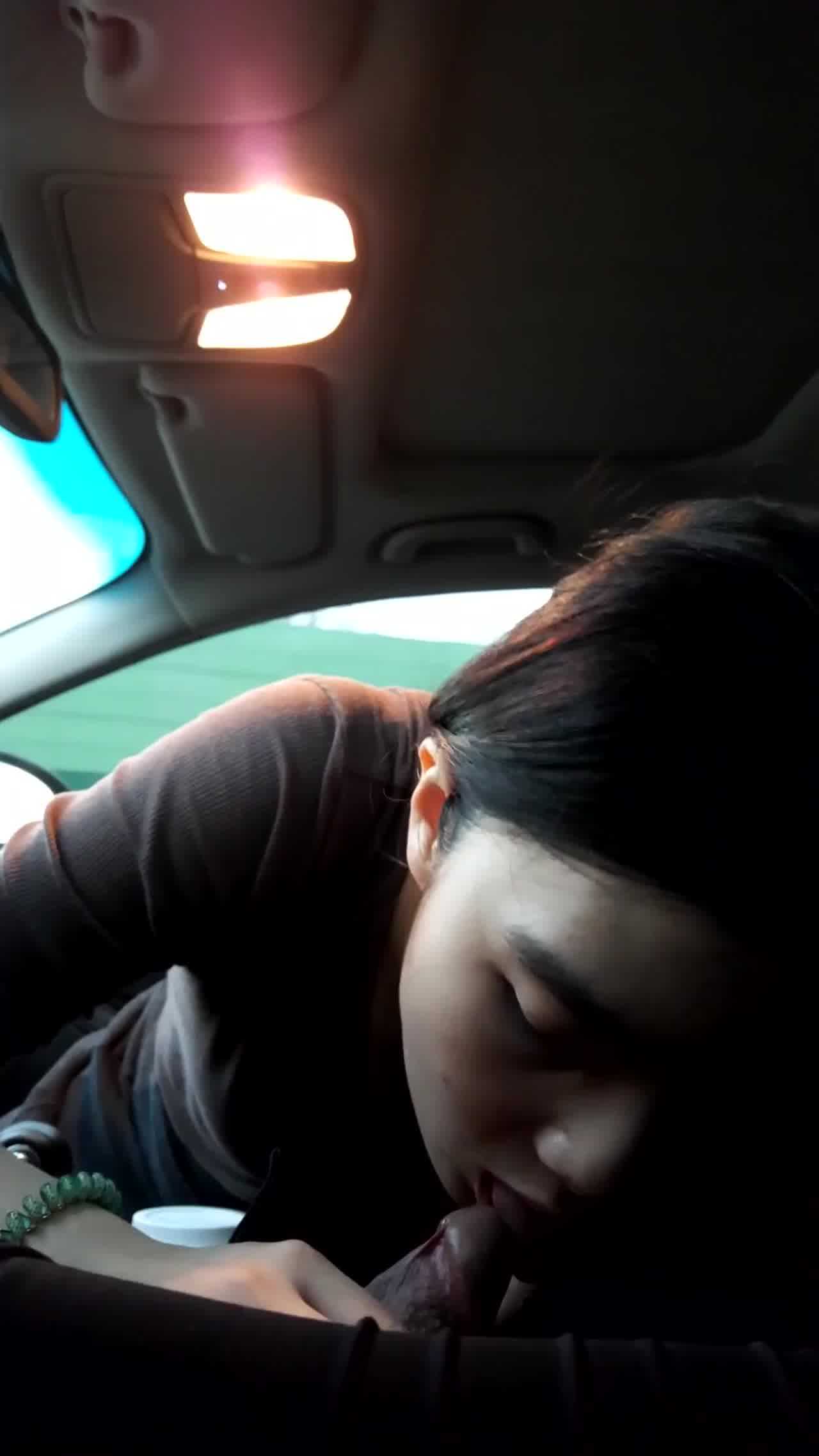  车上吸车下干 的剧照1