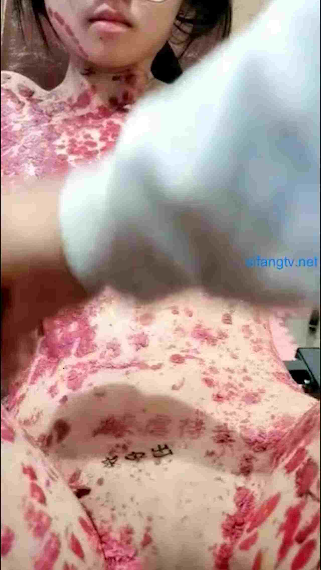  太刺激了滴蜡重口乖乖女看起来要哭出来 的剧照1