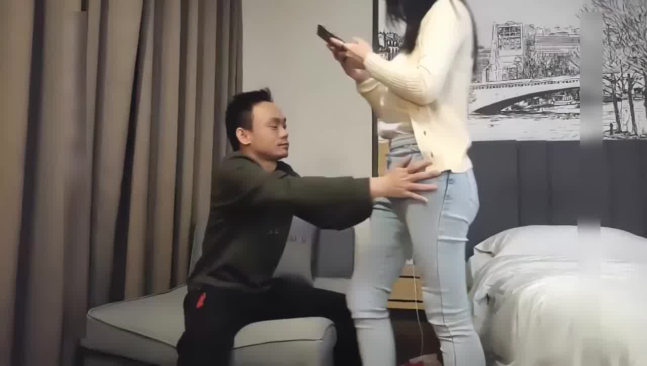  极品颜值骚气御姐‘哥哥我会夹，卧槽你太厉害了’艹得大奶晃呀晃‘啊你又长又直，太深了顶到里面了’ 的剧照7