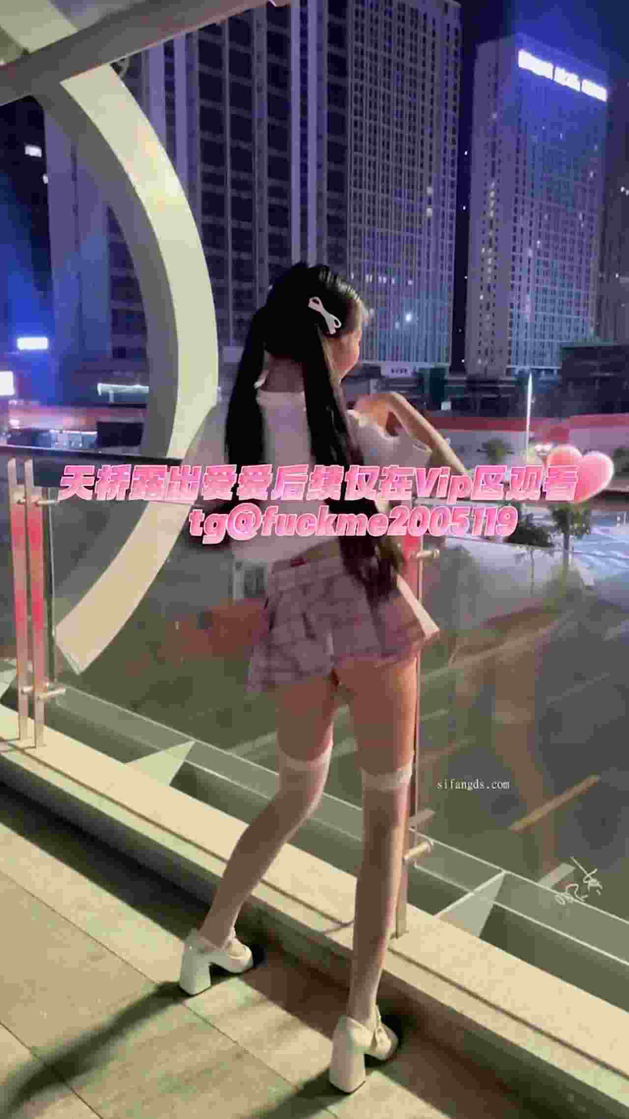  发情双马尾 明明是熟女却要装幼齿 的剧照7