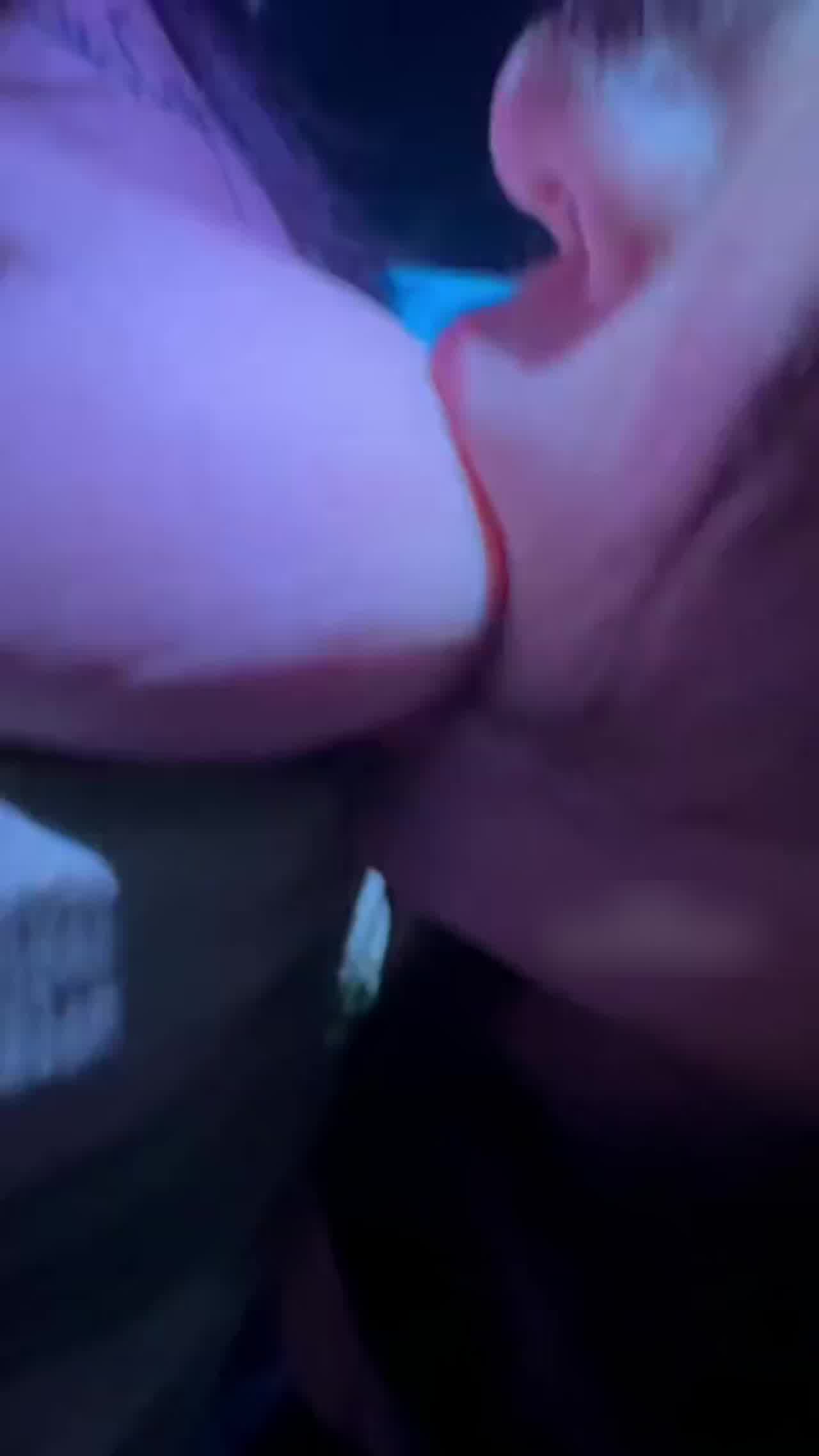  酒精作祟，欲望在发酵，加入我们吗？ 的剧照4