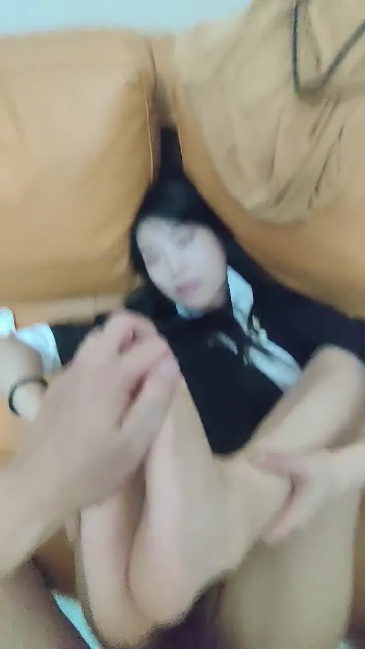  大长腿女友自慰没有感觉 插进入只有男生在爽而已 的剧照5