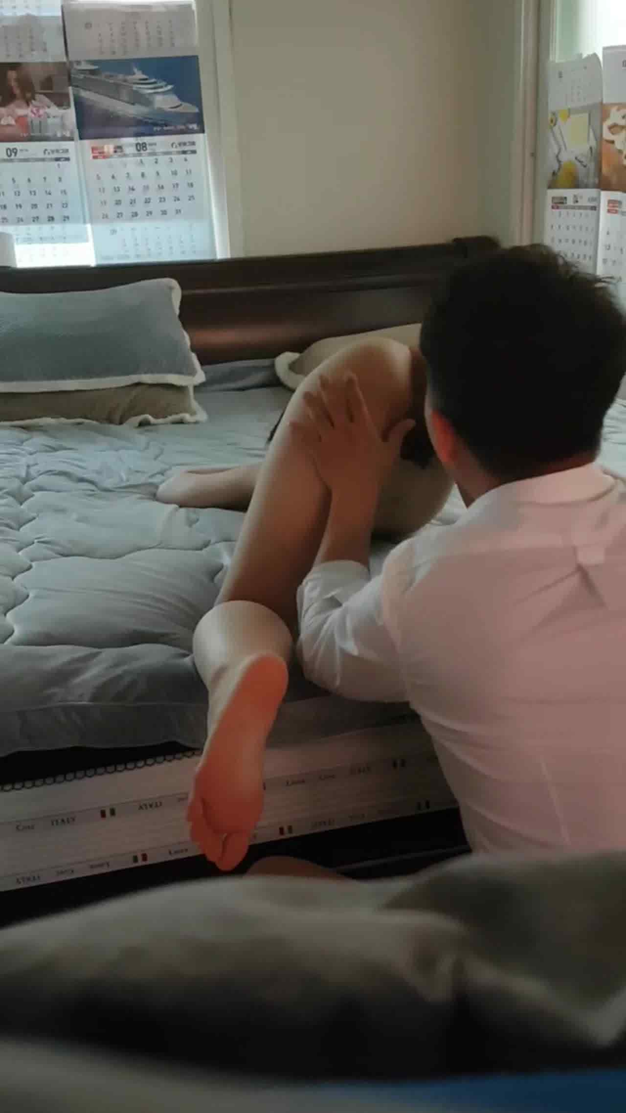  爆操男欢女爱，把反差婊干出白浆  叫声淫荡～～100分 的剧照8