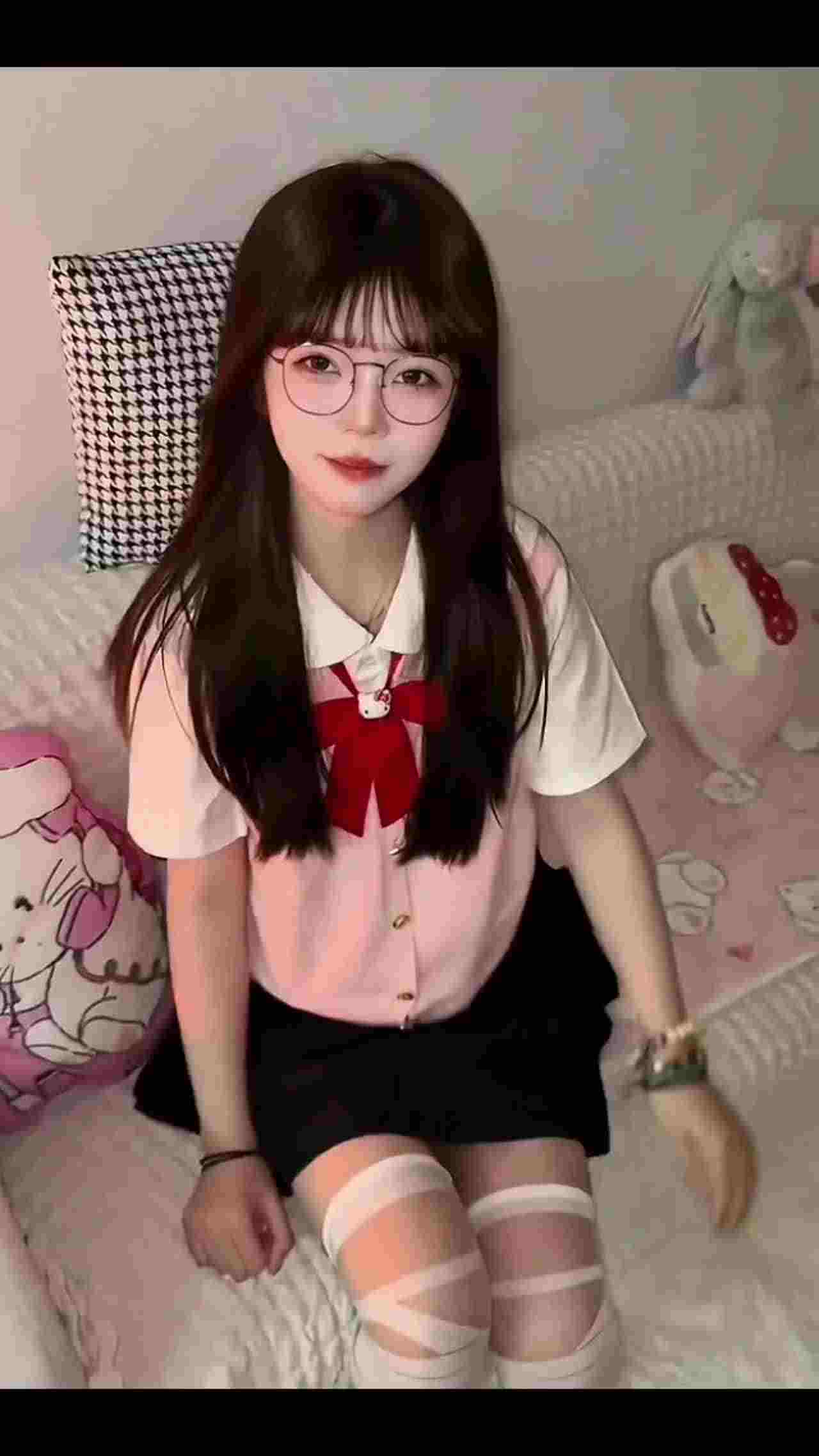  小女友秀身材 的剧照2