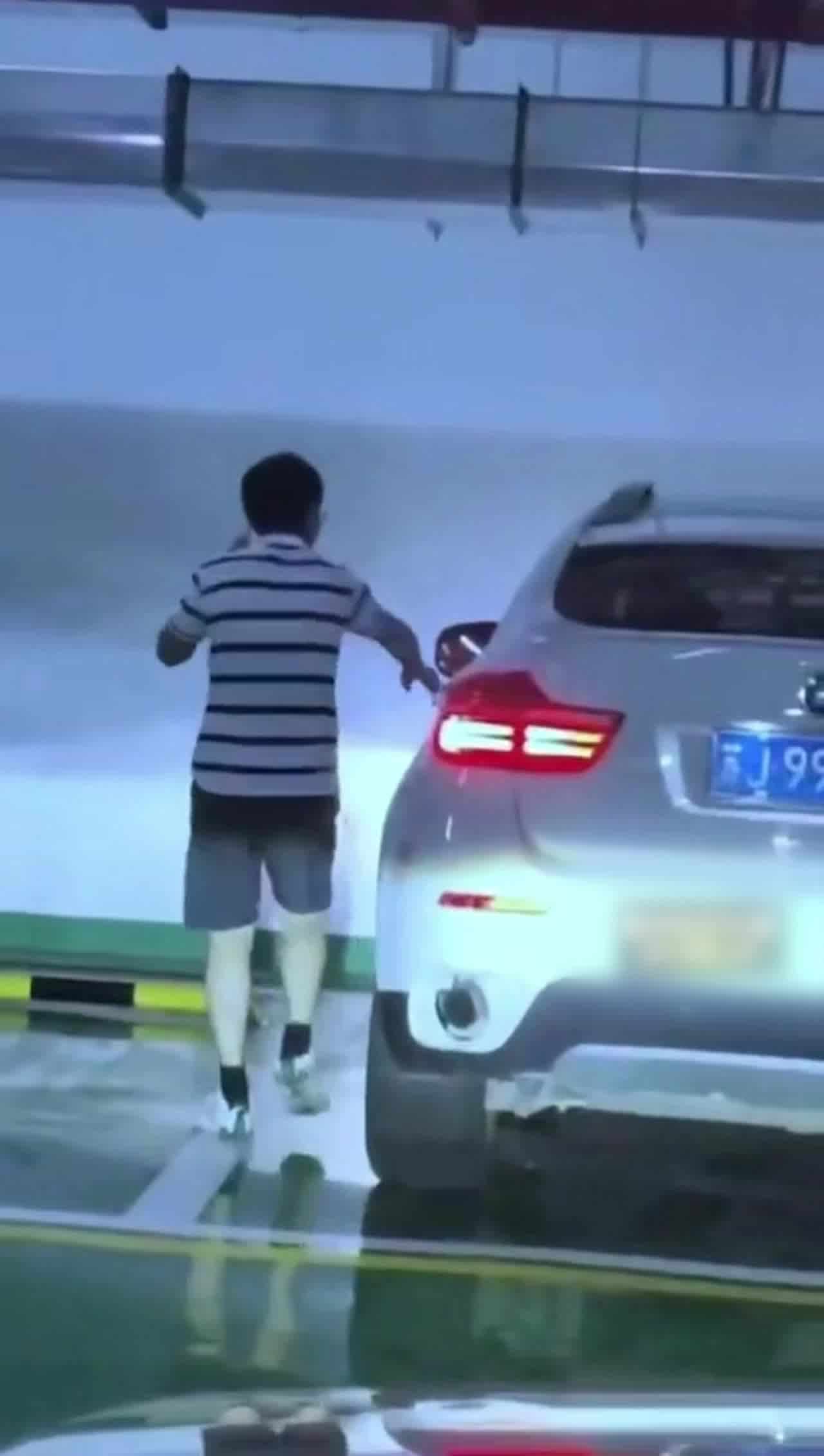  门事件 盐城宝马哥车震瓜 的剧照6