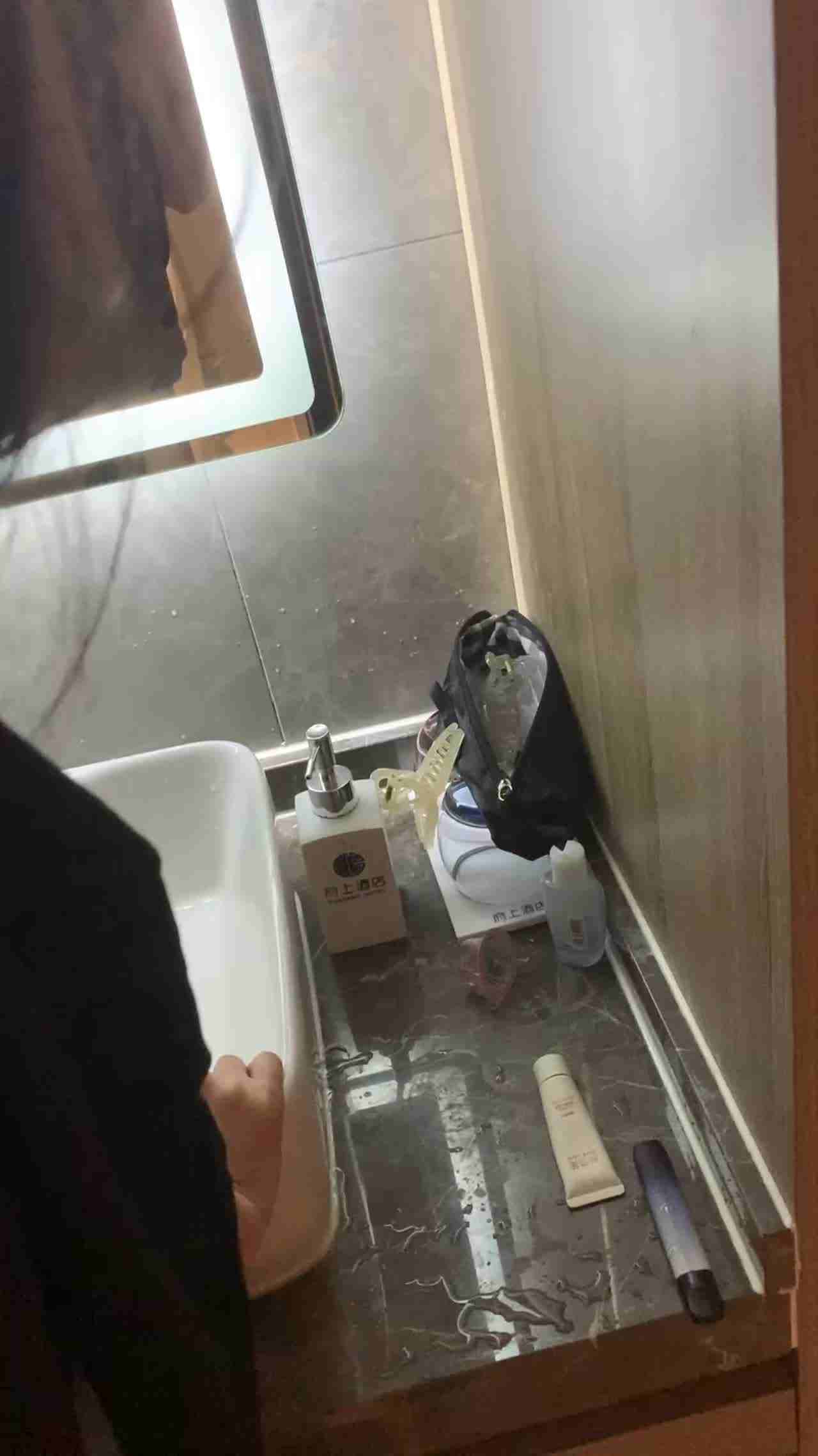  小少妇口活一绝深喉 的剧照2