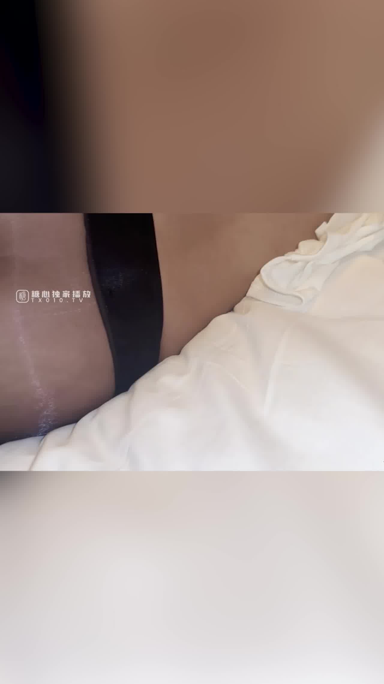  乖乖牌校花学妹穿黑丝等我来调教 的剧照5