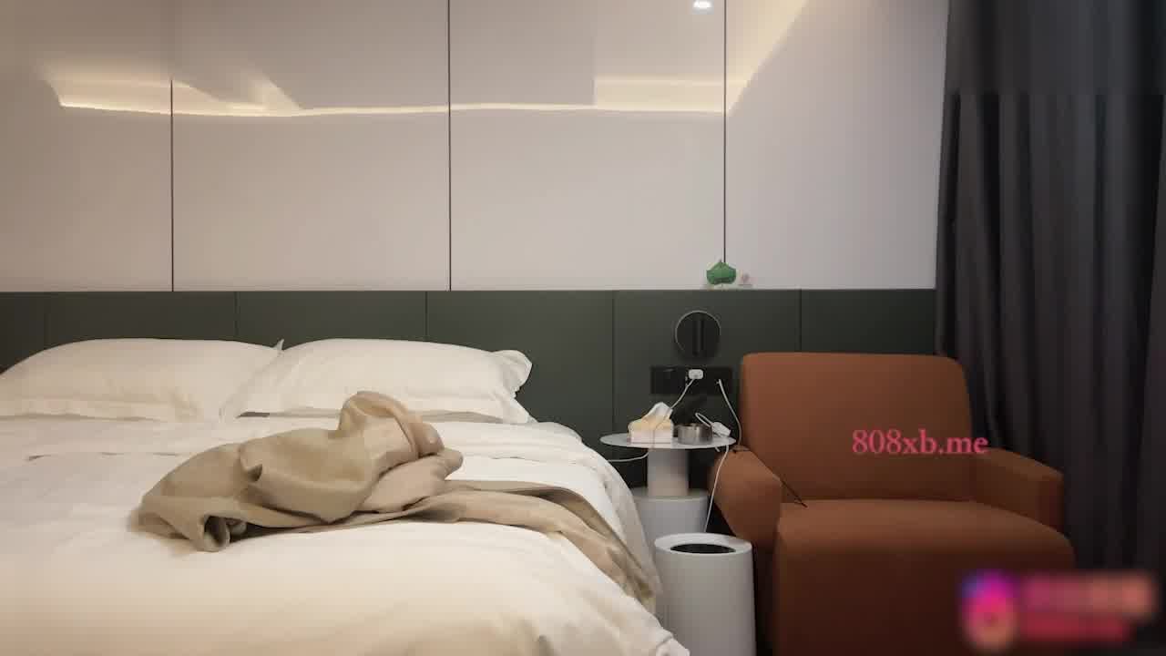  杏吧 探花_约了个为还网贷而下海的小美女，比较害羞也呆呆的，身材好屁股大，女上和后入特别爽 的剧照5