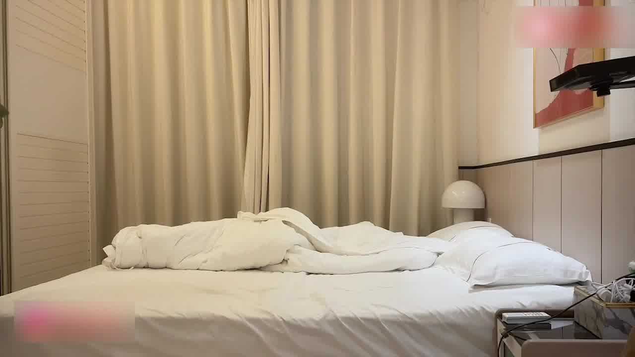  3000约的18岁邻家小妹，年轻的肉体一脸稚嫩 的剧照7