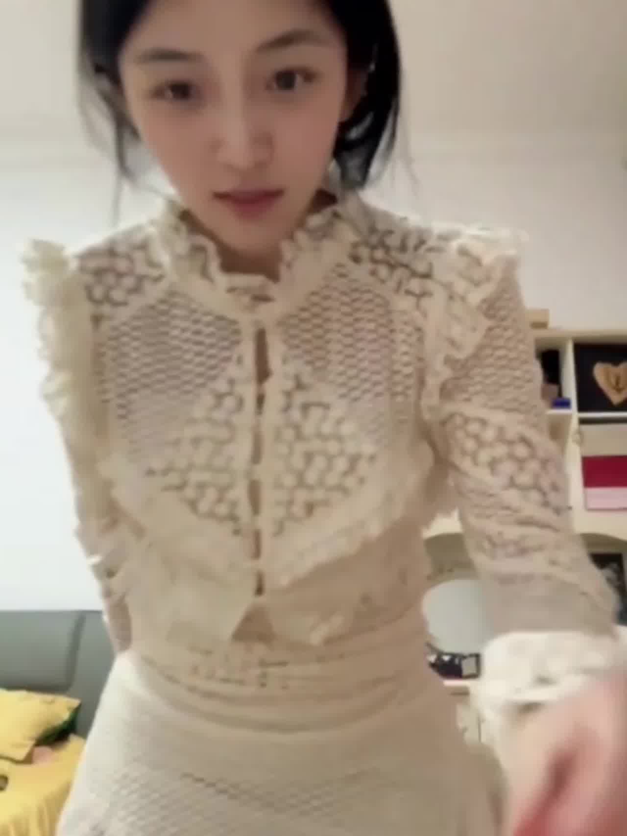  极品清纯大学生已玩到巨棒插穴才满足 的剧照8