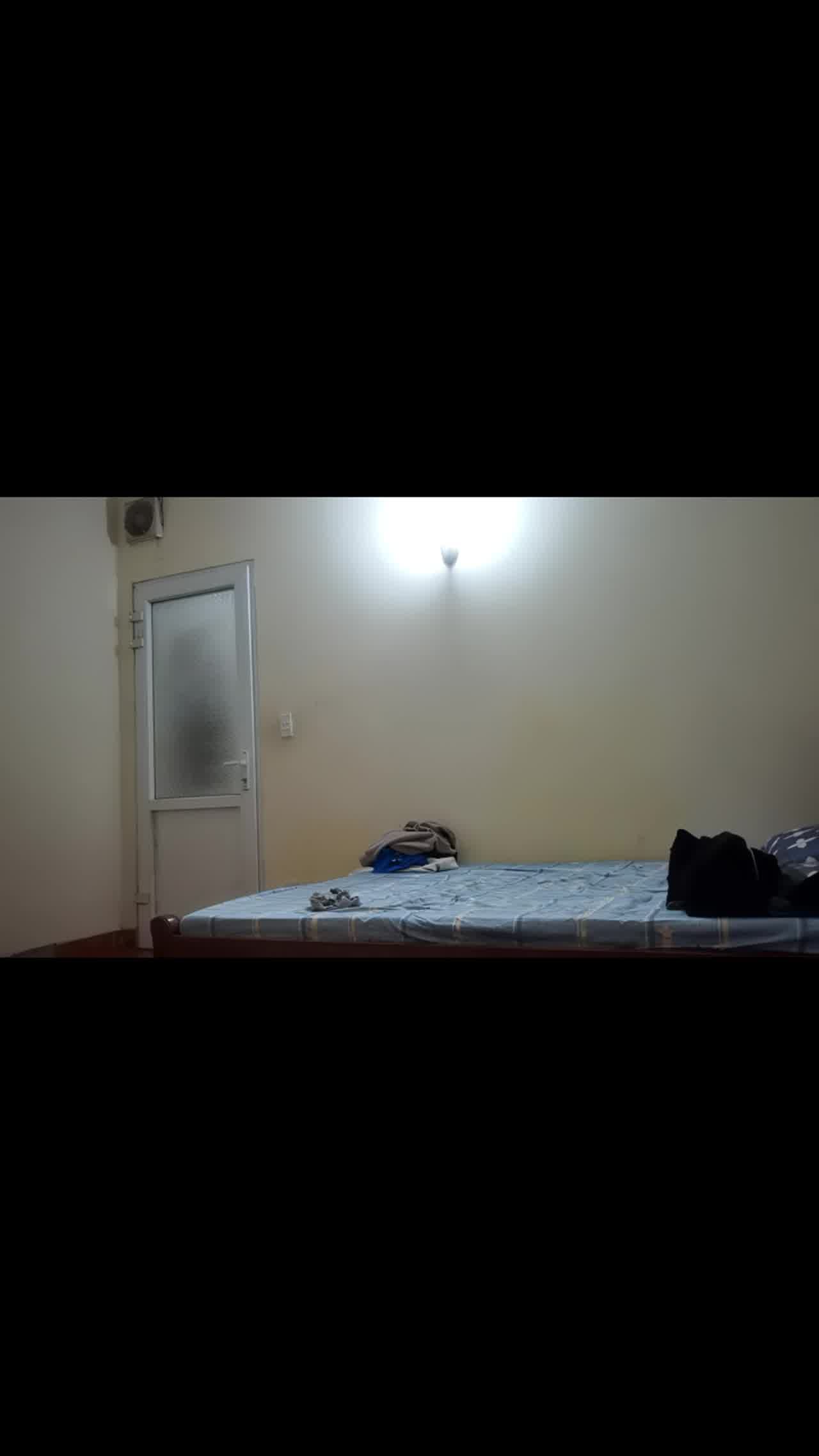  开发新地点【探访城中村】偶遇甜美文静妹妹，苗条贫乳，直接开操，张开双腿猛怼，太嫩了 的剧照5