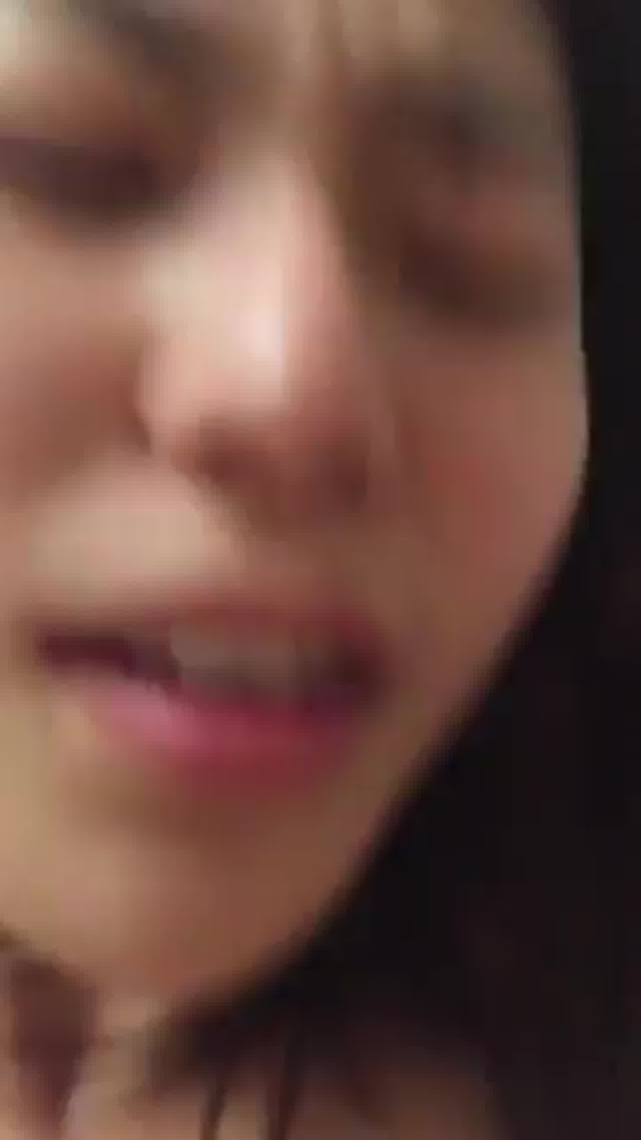  淫荡的表情实在受不了 的剧照9